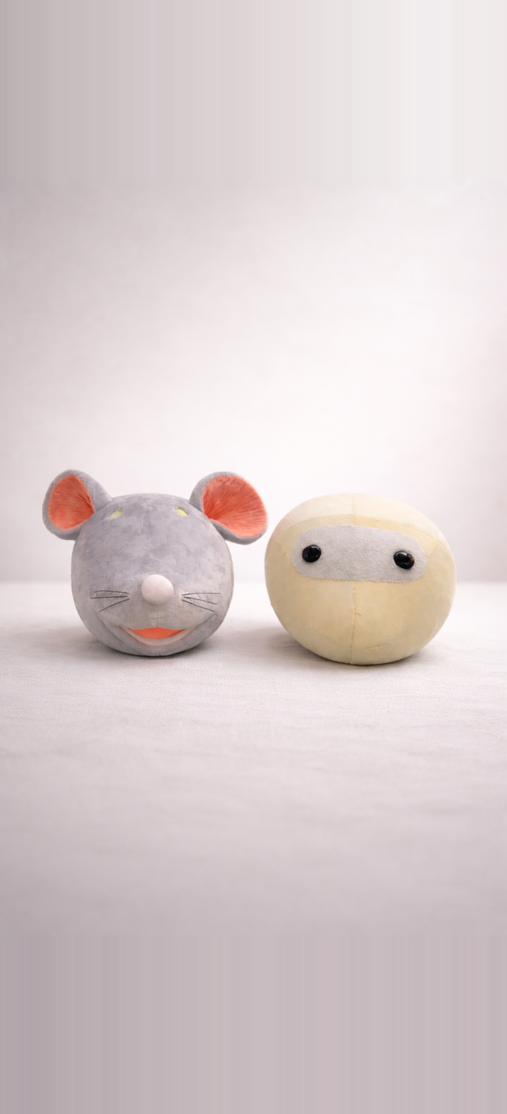 Maskothoder under produksjon på verksted